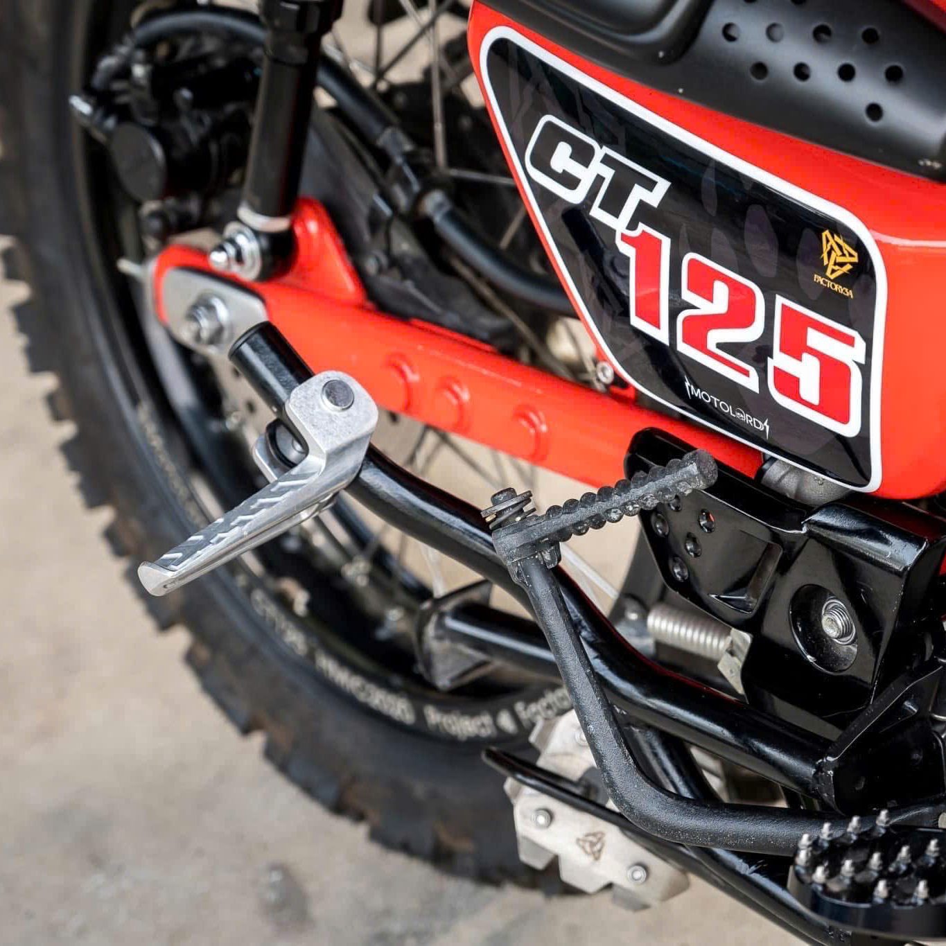 GÁC CHÂN SAU MOTOLORDD HONDA CT 125